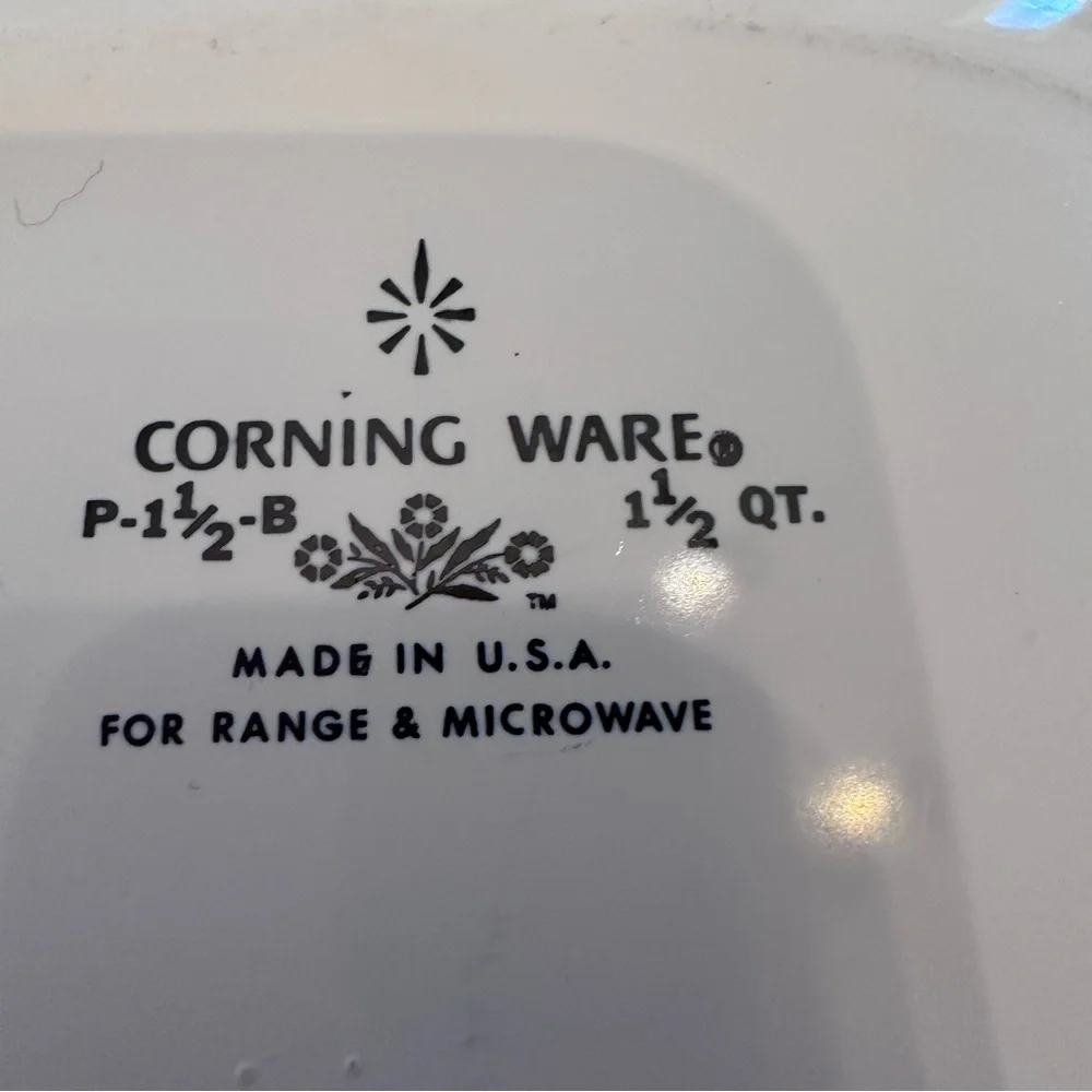 Vintage CorningWare dish 1 1/2 quart casserole dish from the 